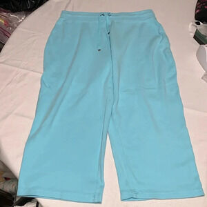 LIZ CLAIBORNE Capri Women’s Pants, excellent condition.